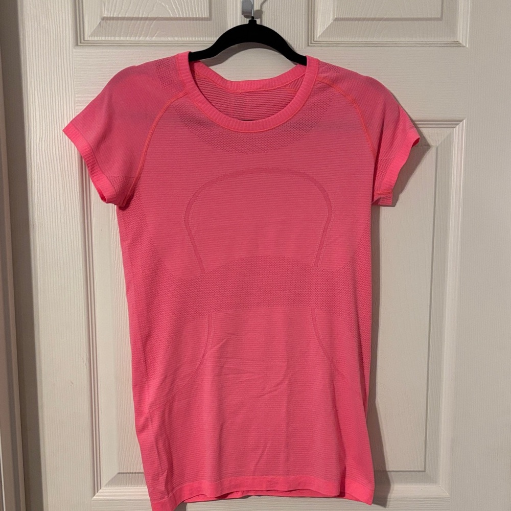 Lululemon Swiftly Tech Short Sleeve Crew Size 8 Heartthrob Pink